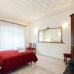 Caterina One O One - Embassy Rome