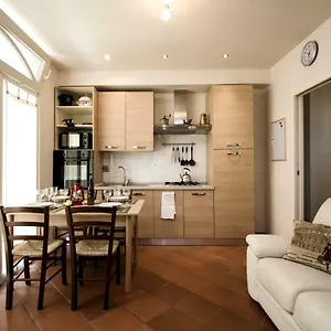 https://la-torre-holiday-house.it-tuscanyhotel.com